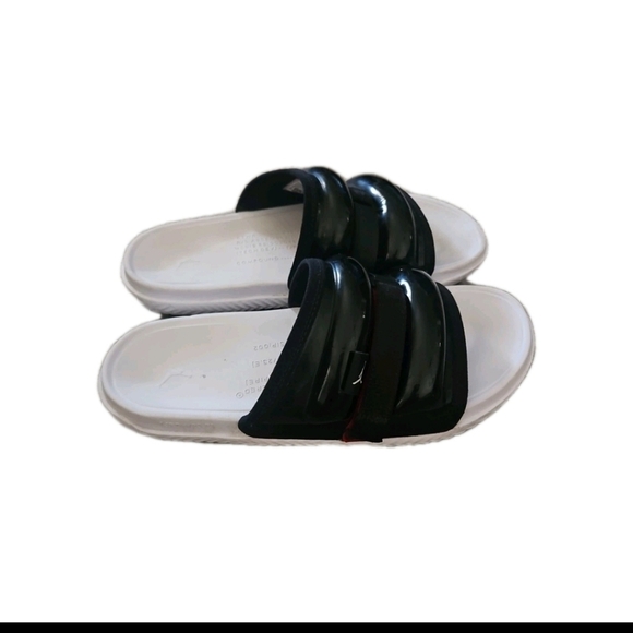 Jordan Mens Super Play Slide 'Black University Red' 13 - Picture 4 of 12